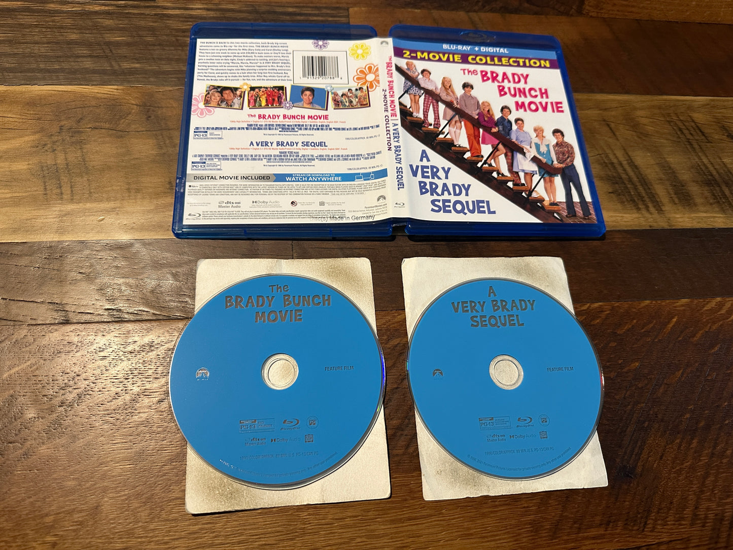 The Brady Bunch Movie & A Very Brady Sequel Blu ray-2 Movie Collection-No Dig