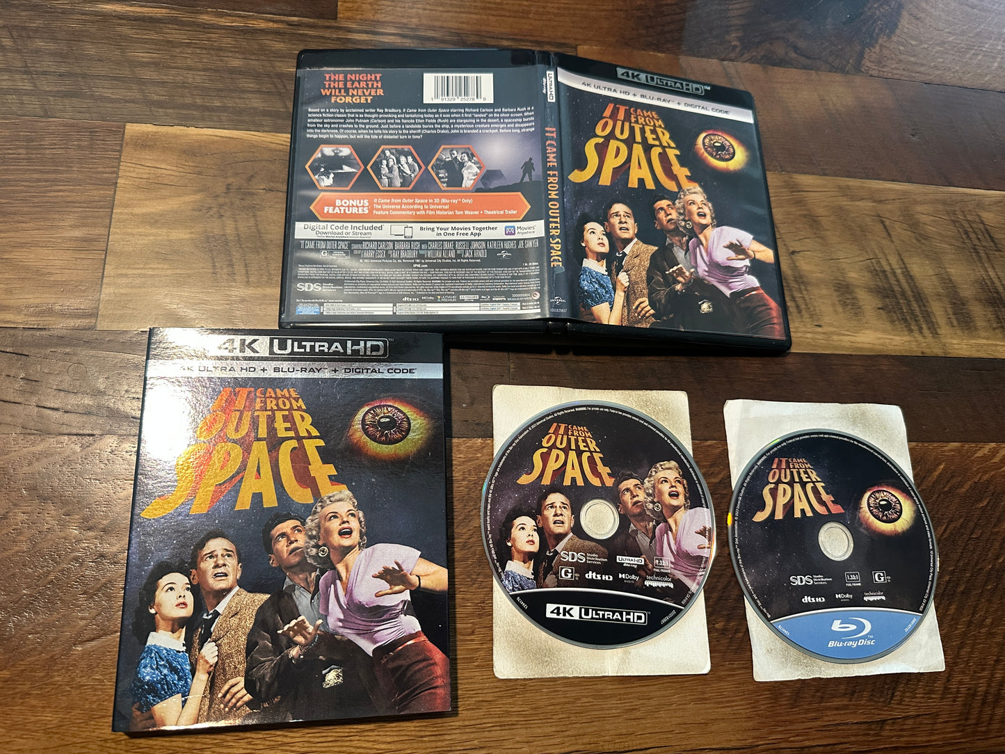 It Came From Outer Space (4K Ultra HD/Blu ray, 50’s Classic, Slip, No Digital)