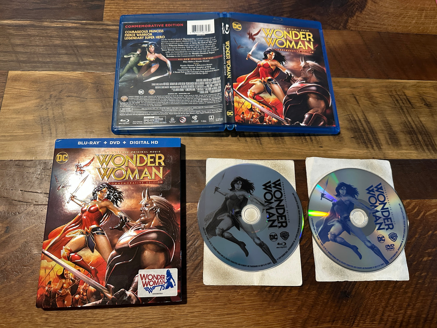 Wonder Woman (Blu ray/DVD, Commemorative Edition, Slipcover, No Digital)