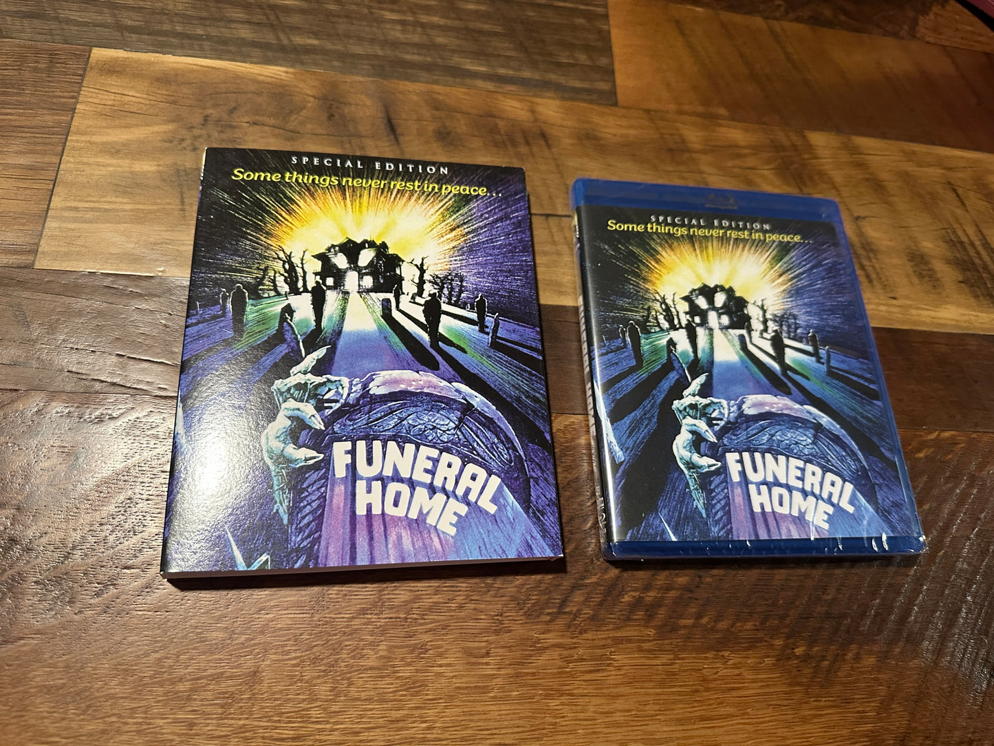 Funeral Home (Blu ray, Scream Factory, Slipcover, Special Ed, NEW)