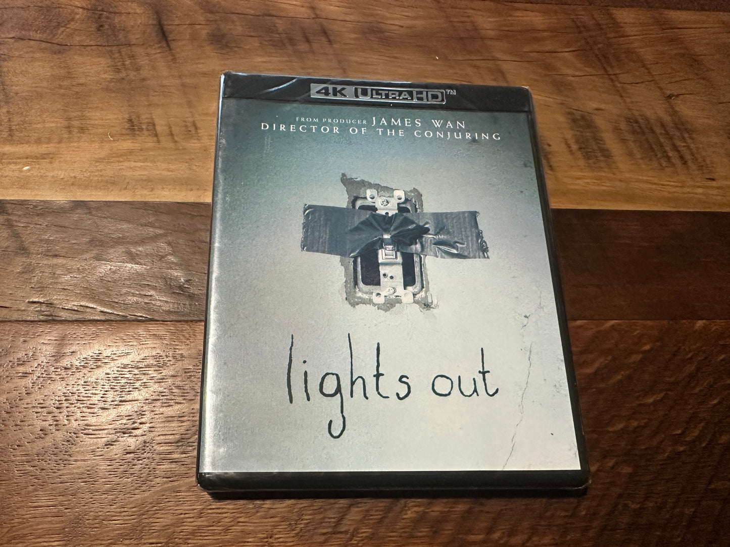 Lights Out (4K Ultra HD, Warner Bros, 2016 Classic Horror, Widescreen, NEW)
