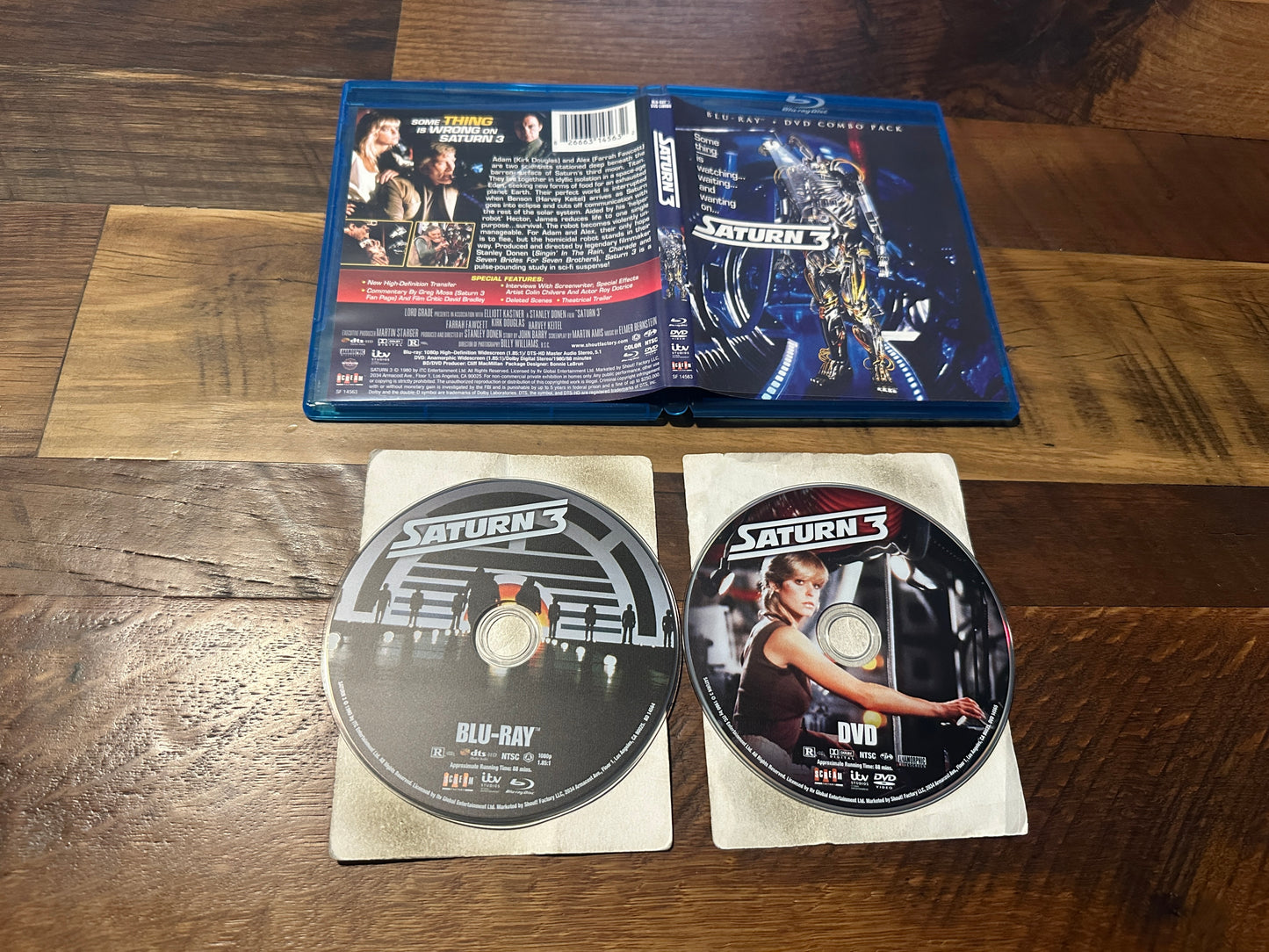 Saturn 3 (Blu ray/DVD, Scream Factory, 2 Disc, Kirk Douglass Classic)