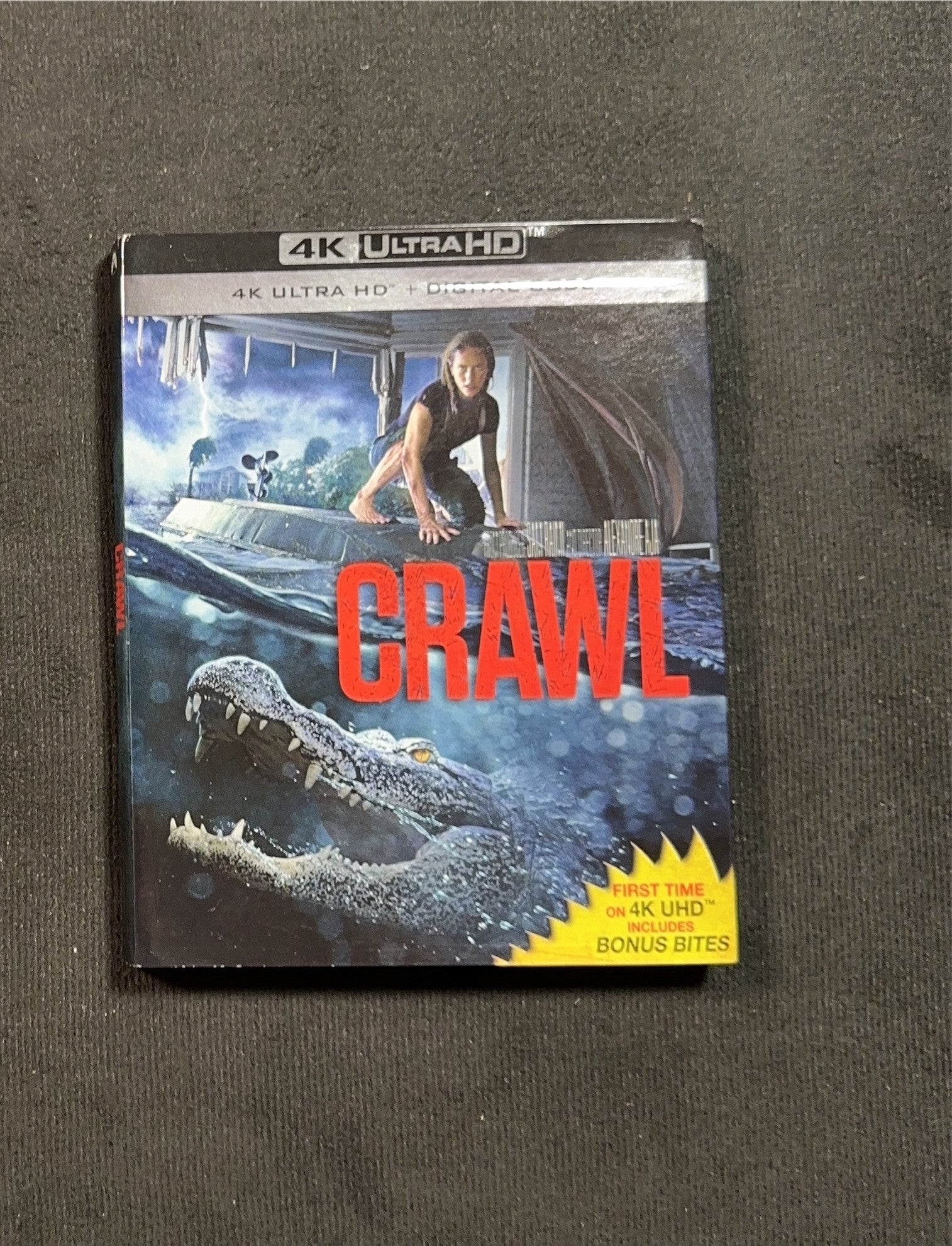 Crawl (4K Ultra HD, Paramount, Slipcover, Crocodile Horror, Widescreen)