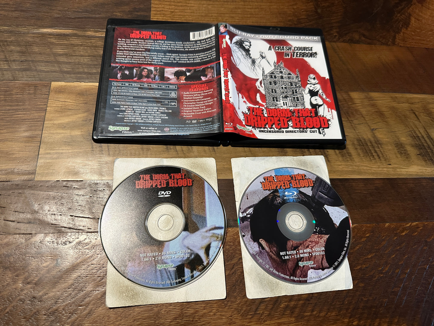 The Dorm That Dripped Blood (Blu ray/DVD, Synapse Films, Director’s Cut)