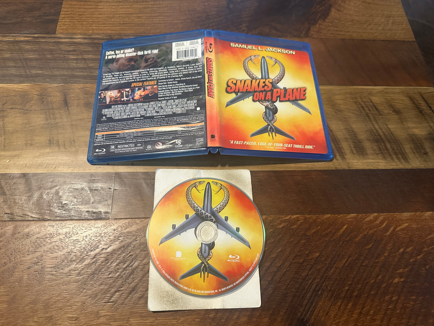 Snakes On A Plane (Blu ray, New Line Cinema, 2006 Classic, Widescreen)