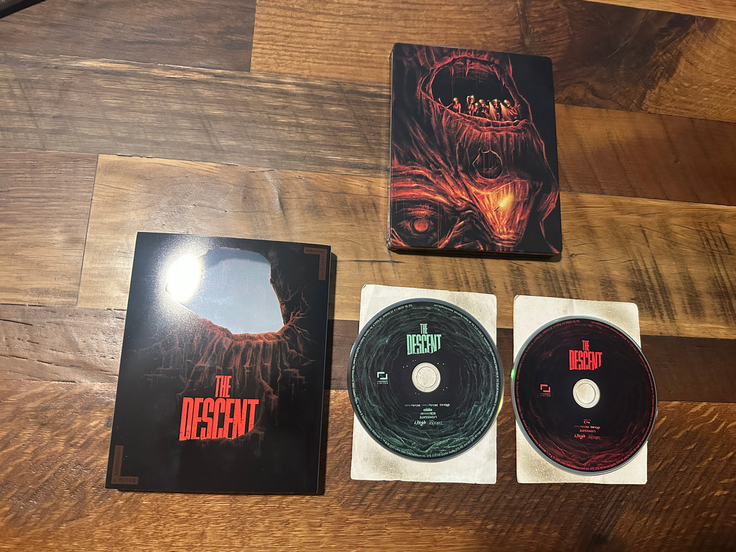The Descent (4K Ultra HD, Steelbook, Slipcover, 2 Disc, No Digital)