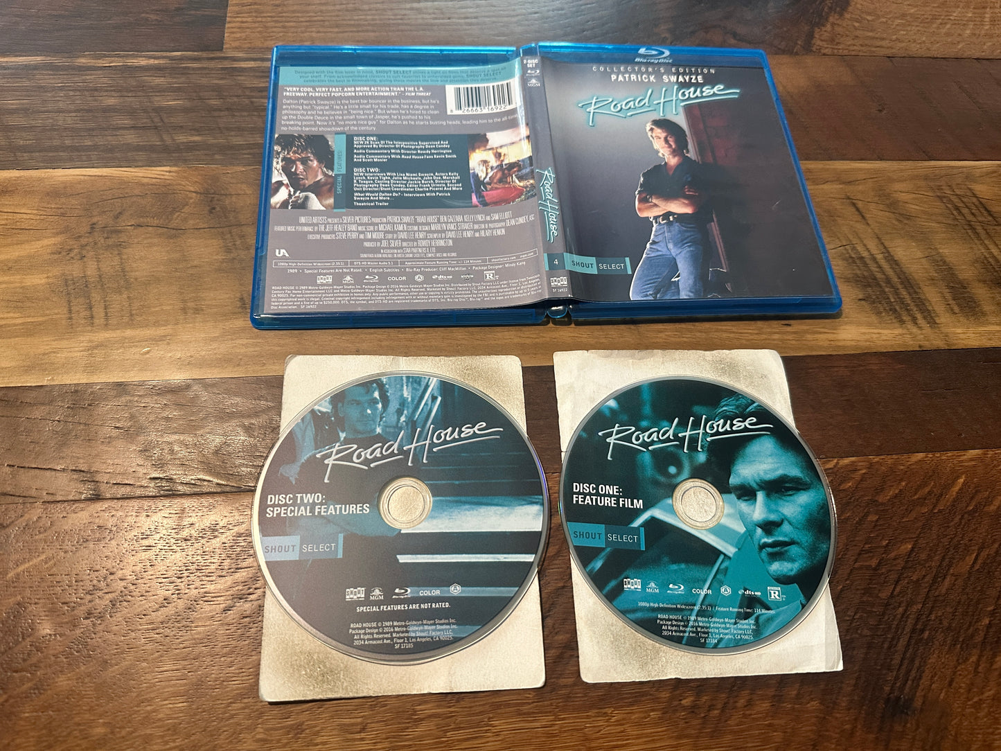 Road House (Blu ray-Shout Select, Collector’s Edition, 80’s Classic)