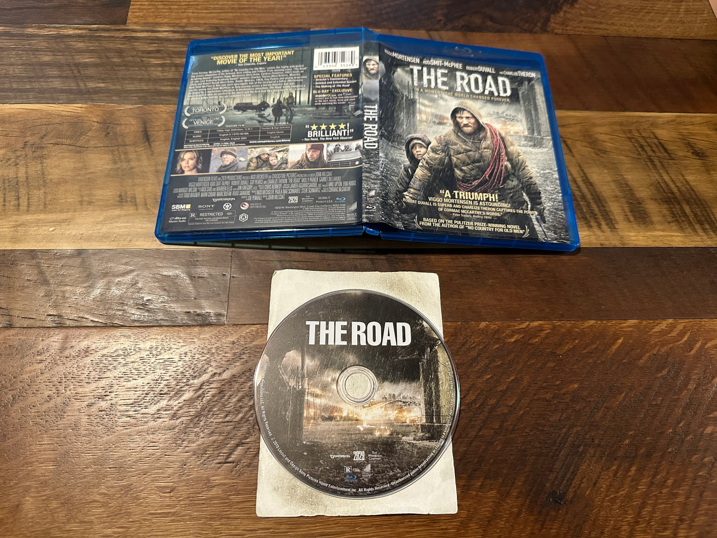 The Road (Blu ray, Sony Pictures, 2009 Classic, Widescreen)