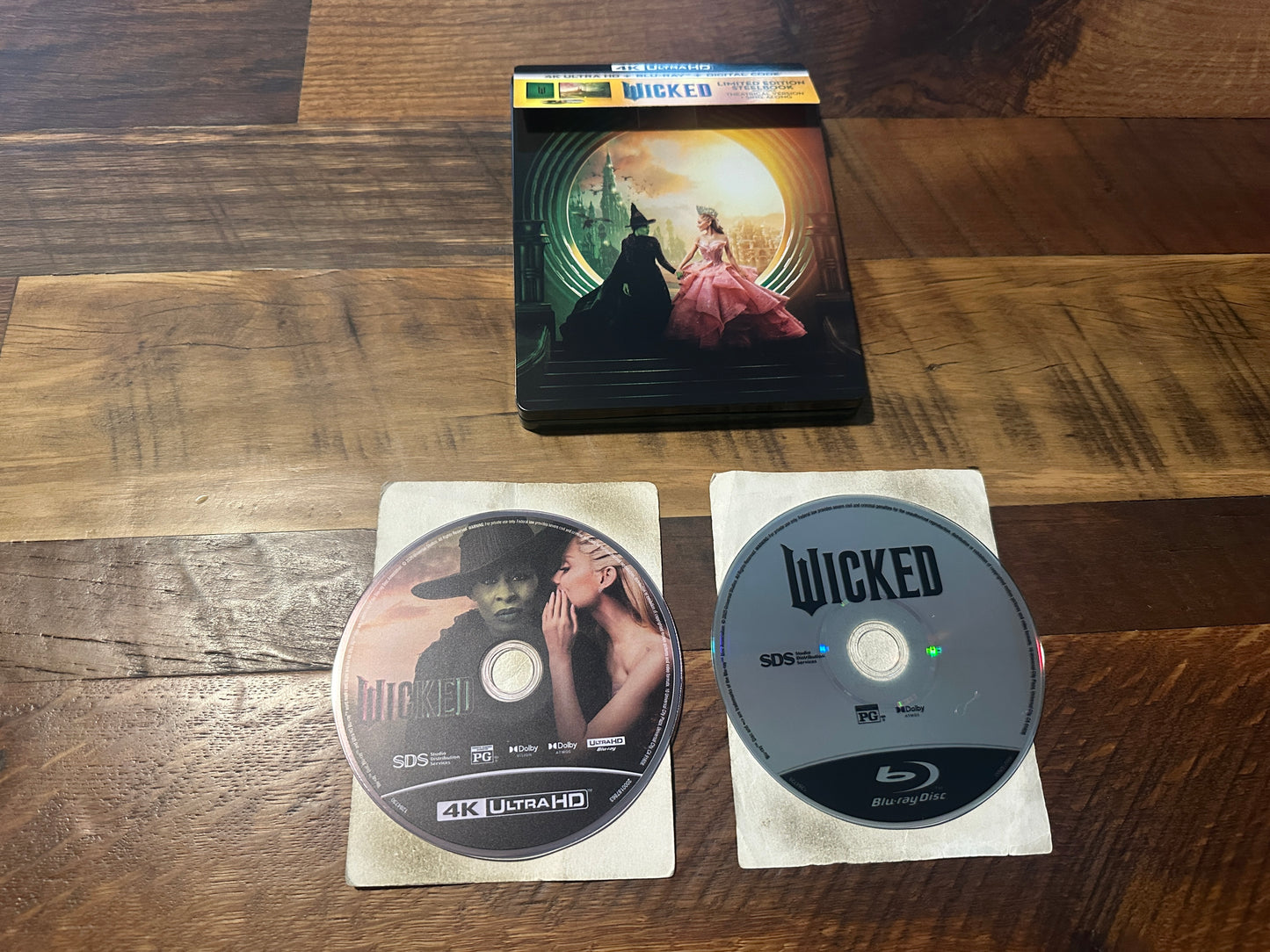 Wicked (4K Ultra HD/Blu ray, Steelbook, Walmart Exclusive, No Digital)