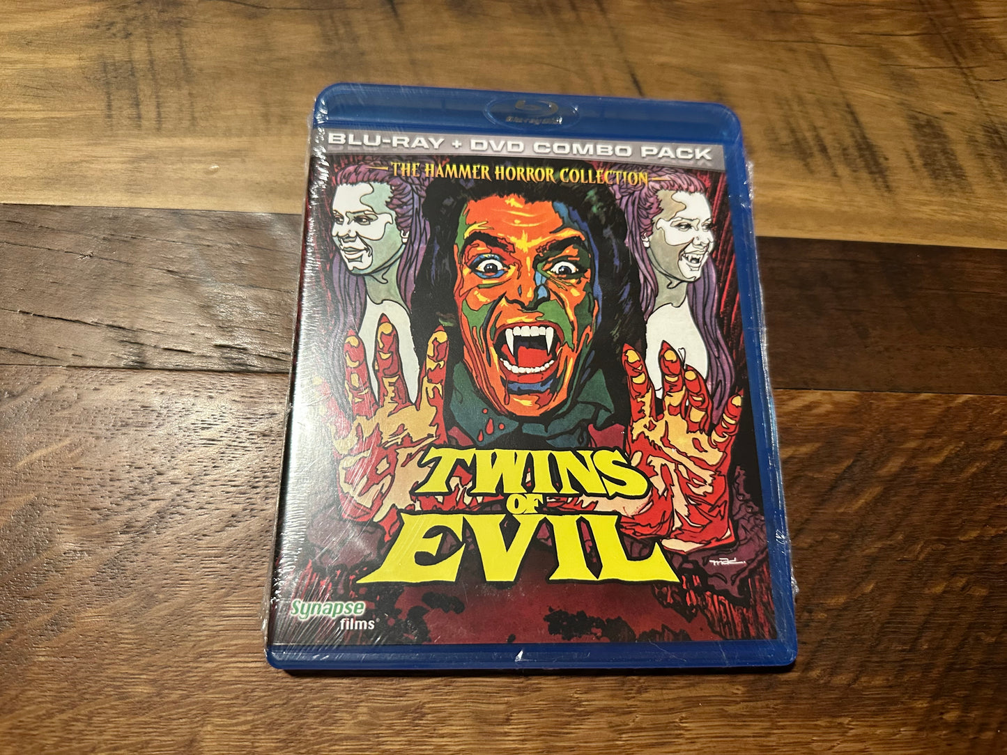 Twins Of Evil Blu ray/DVD-Synapse Films-70’s Horror-NEW