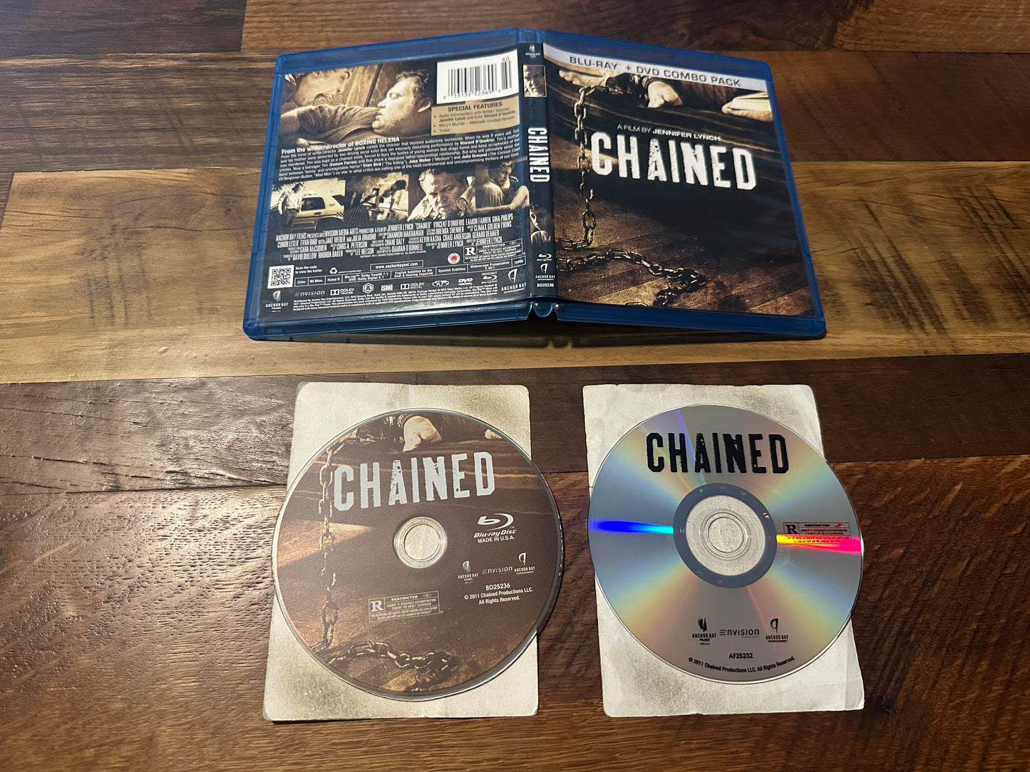 Chained (Blu ray/DVD, Anchor Bay, Low Budget Horror, 2 Disc, Widescreen)