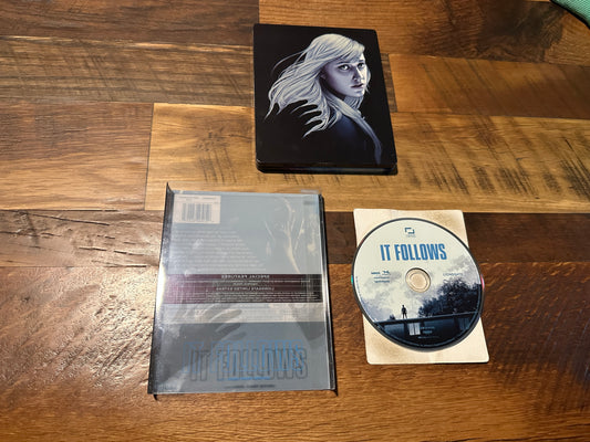 It Follows (4K Ultra HD, Steelbook, Slipcover, Classic Horror, No Digital)